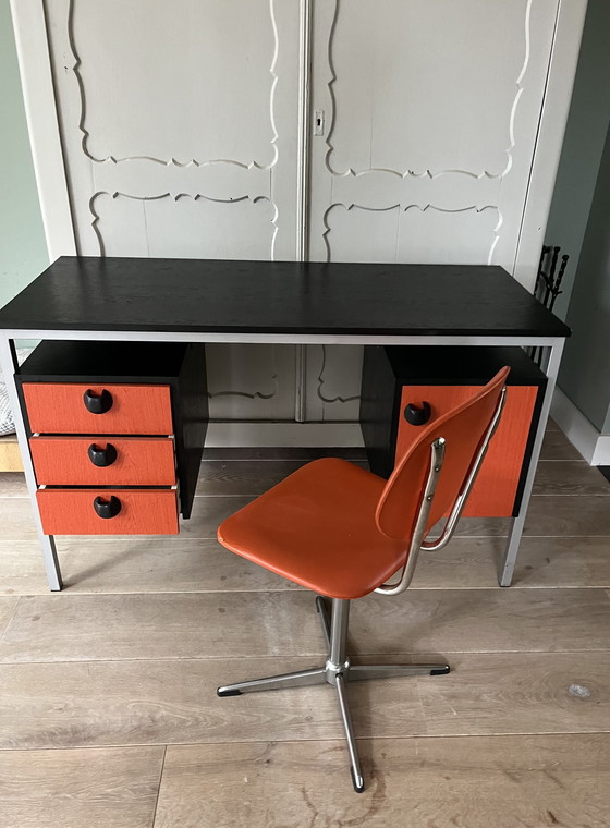 Image 1 of Escritorio con silla años 60 naranja retro