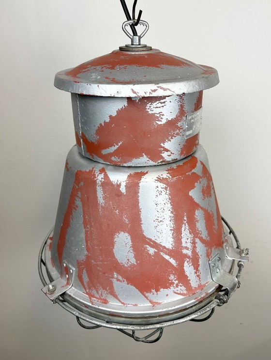 Image 1 of Suspension industrielle en forme de cage avec abat-jour en verre, de Mesko, années 1970