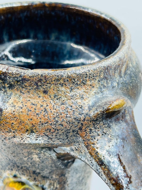 Image 1 of Grande vaso vintage con rilievi floreali.