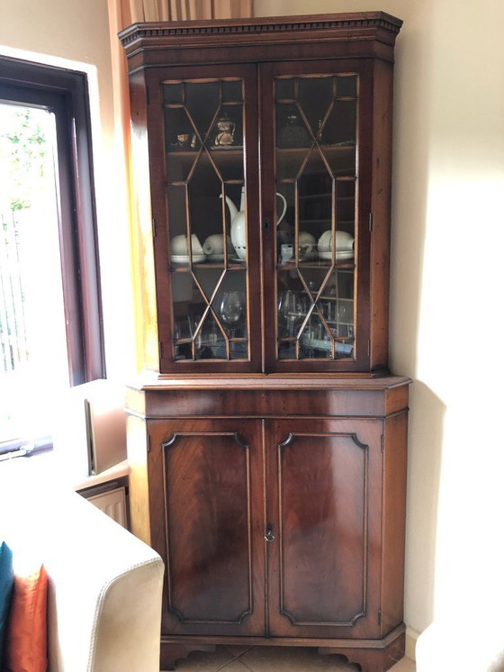 Image 1 of Antica credenza angolare in noce