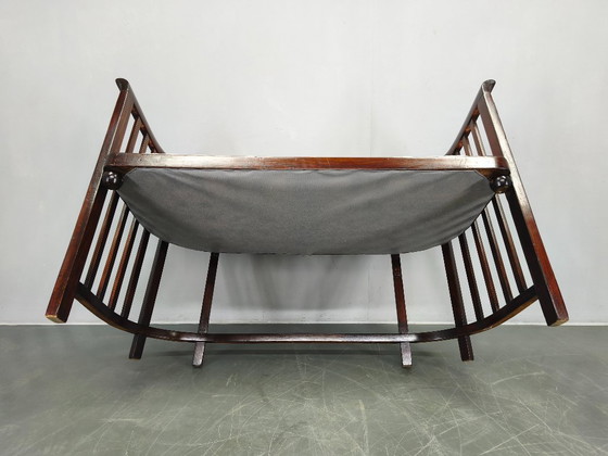 Image 1 of Toegeschreven aan Josef Hoffmann: Beukenhouten sofa, Weense Secession, jaren 1920