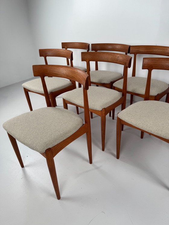 Image 1 of Set van 8 model nr. 7 eetkamerstoelen van Johannes Andersen voor Uldum Møbelfabrik