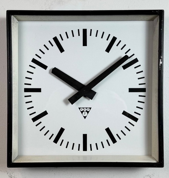 Image 1 of Zwarte industriële vierkante wandklok van Pragotron, jaren 70
