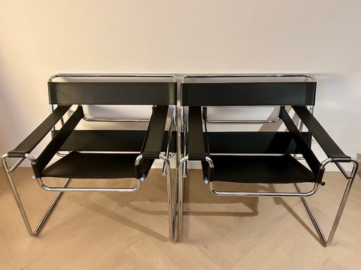 2x fauteuils Knoll Wassily en cuir noir de Marcel Breuer