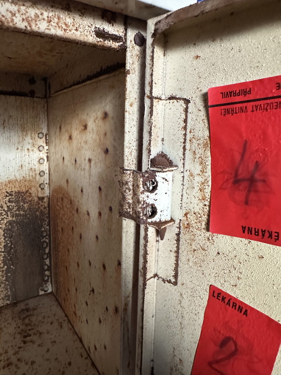 Image 1 of Mobiletto/vetrina per farmacia industriale d'epoca