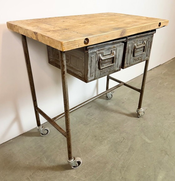 Image 1 of Vintage industriële werktafel op wielen, jaren 60