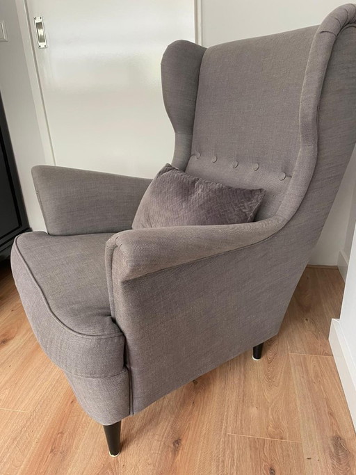 Sillón de tela gris