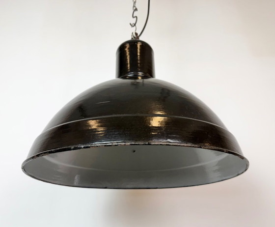 Industrial Black Enamel Factory Pendant Lamp, 1950s – Iron (photo 9 of 18)