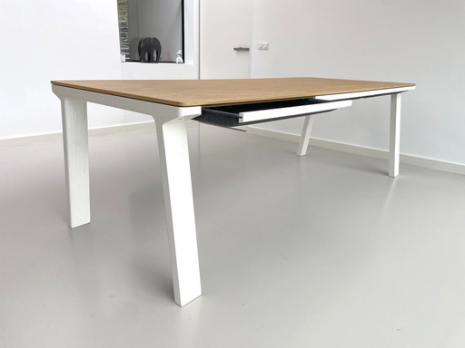 Mesa auxiliar ultrafina con cajones de Ineke Hans para Arco