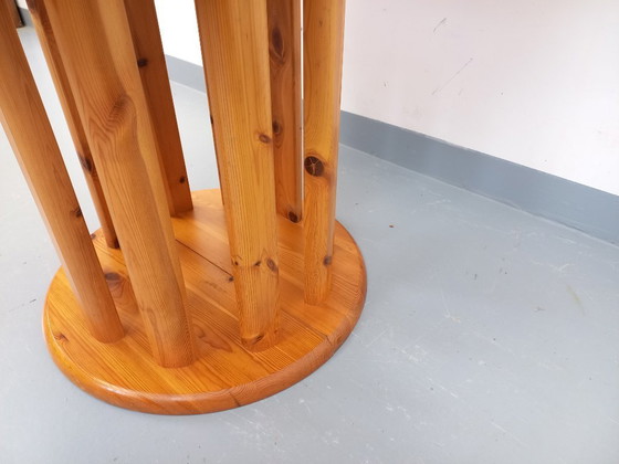Image 1 of Table à manger ronde scandinave vintage style Rainer Daumiller en pin des années 60 70 avec rallonges