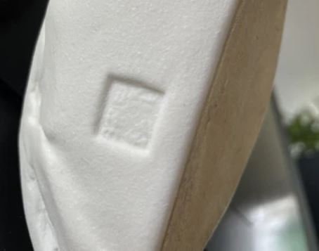 Image 1 of Escultura estilizada de una mujer reclinada