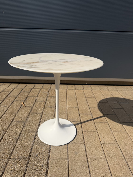 Image 1 of Knoll Tulip Beistelltisch aus Calacatta Gold (Oro) Marmor in NEUEM ZUSTAND! Eero Saarinen