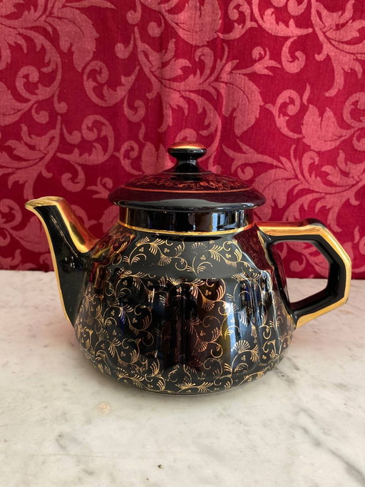 Black Lacquered Porcelain Coffee Pot with Gold Scrollwork Decoration – decoratieve objecten (photo 2 of 6)