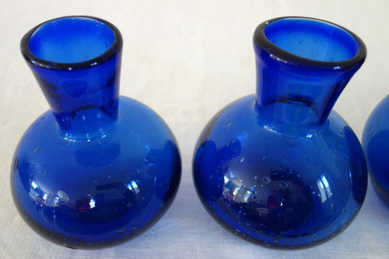 4 cobalt blue blown glass vases with bubbles, 60s/70s (photo 4 of 11)