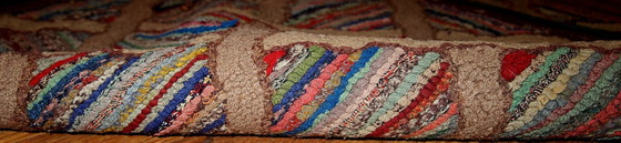 Image 1 of Handmade antique American hooked runner 2.9' x 8.3' (88cm x 252cm) 1880s - 1B439