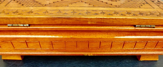 Image 1 of Porta tabacco in ceramica di Velasques e humidor in legno per sigarette.