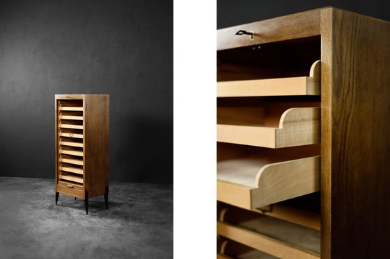 Image 1 of Vintage industriële Deense rolluikkast van bruin eikenhout met meerdere lades, jaren 50