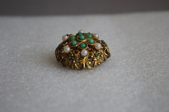 Image 1 of Vintage round brooch, Ø 3.5 cm, gold-colored with white and green pearls