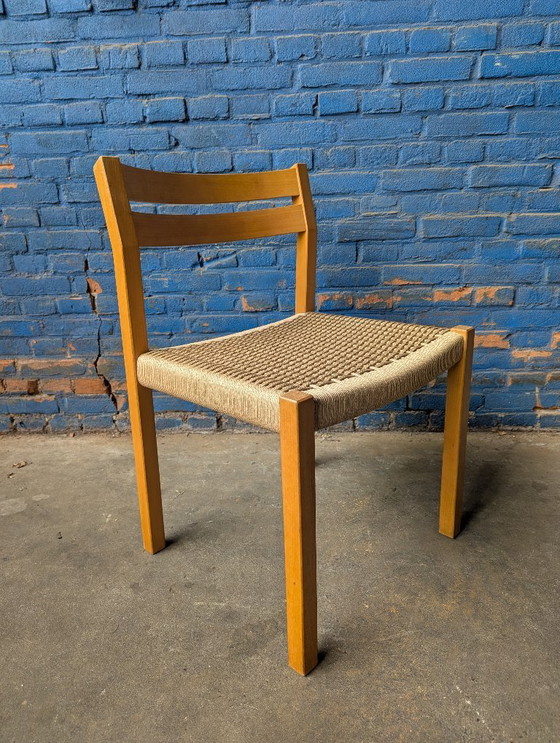 Image 1 of Silla de comedor J.L. Moller modelo 401 de roble y cuerda de papel
