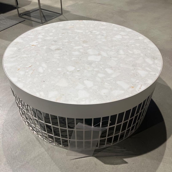 Pode Mesh coffee table white (photo 4 of 4)