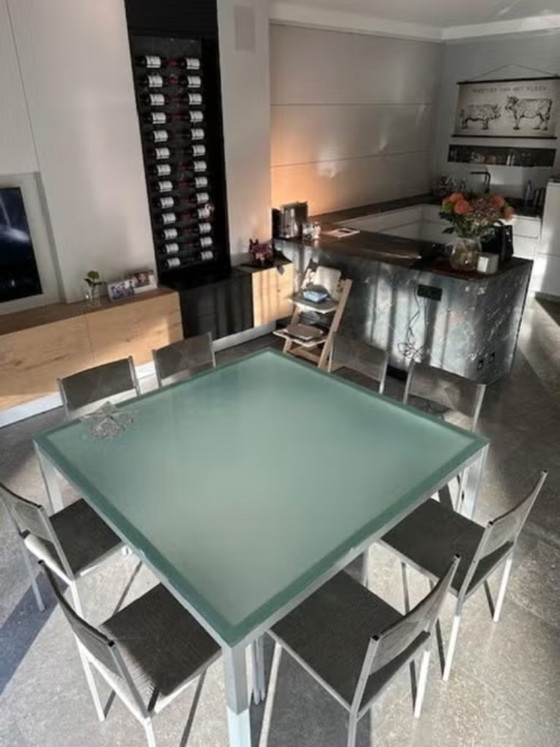 Tabletop in frosted glass and the frame in grey aluminium. – Dining tables (photo 3 of 6)