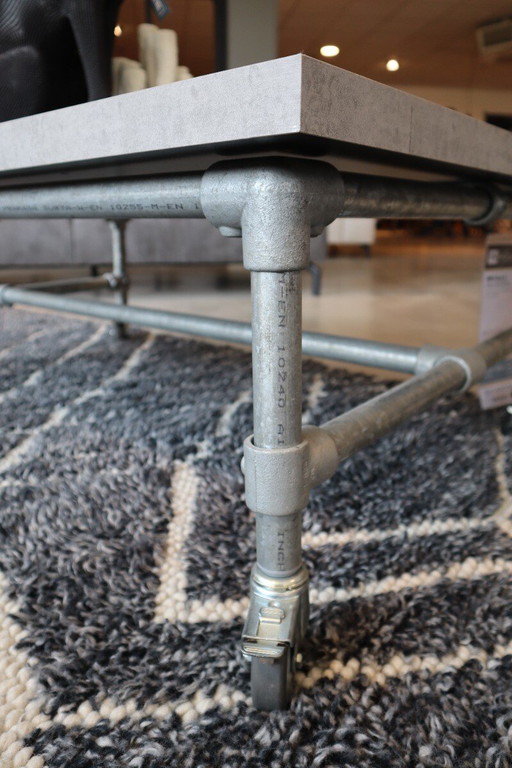 Metallo - met betonlook blad – INHOUSE, salontafels (photo 2 of 2)