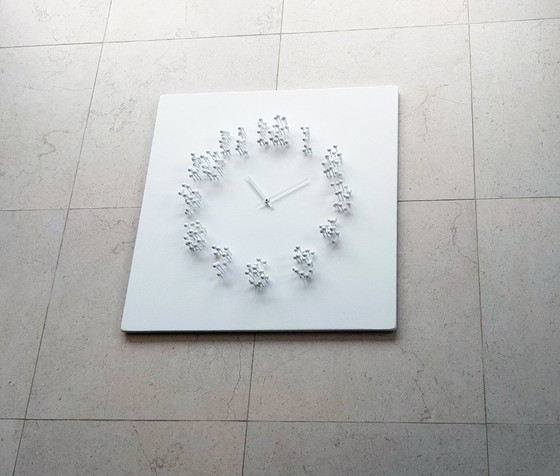 Image 1 of Horloge murale/sculpture murale illusionniste « Mocap » blanche