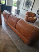 Divano e 2 poltrone Mobil Girgi Sapporo, in pelle color cognac.