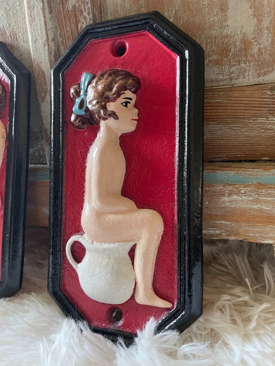 Image 1 of Cartelli per servizi igienici in ghisa rossa vintage per ragazzo e ragazza