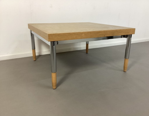 Mesa de centro muy pesada de buena calidad. 