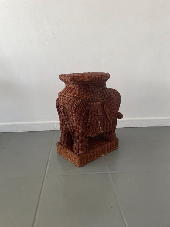 Image 1 of Tavolino vintage a forma di elefante degli anni '70.