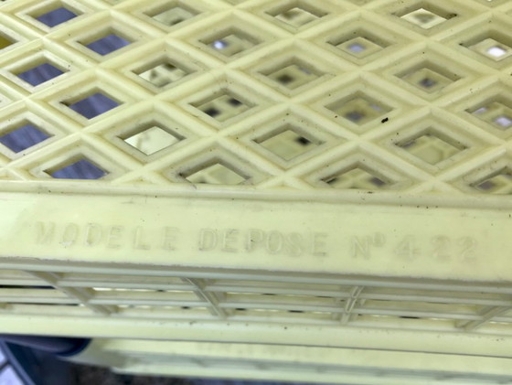 Image 1 of Estante modular de plástico amarillo pastel de los años cincuenta LL