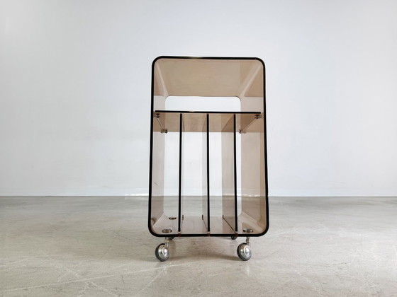 Image 1 of Mesa auxiliar de mediados de siglo Roche Bobois Michel Dumas cristal acrílico