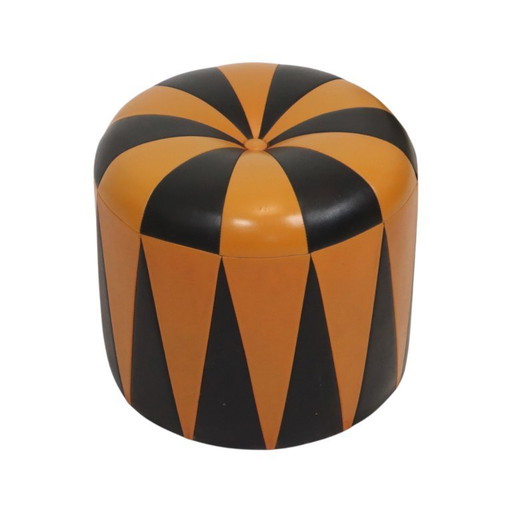 Runder Vintage-Pouf aus orange-schwarzem Kunstleder