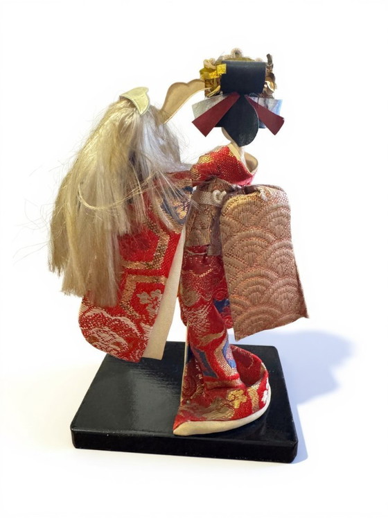 Image 1 of Conjunto de tres muñecas decorativas tradicionales japonesas.