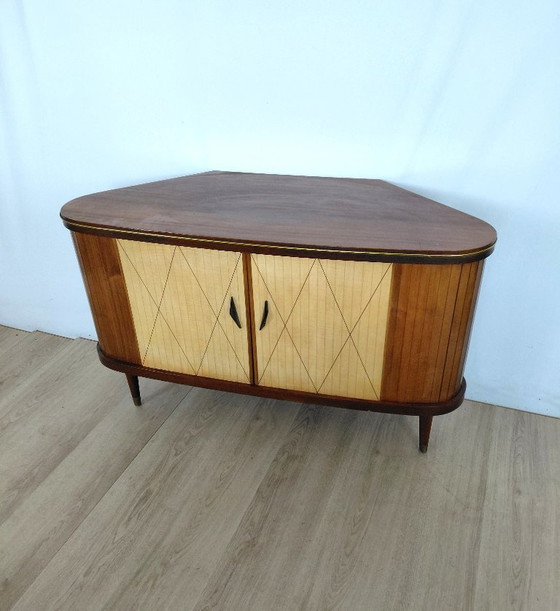 Image 1 of Armoire d'angle des années 50 avec barre secrète