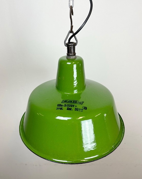 Image 1 of Lampe industrielle en émail vert de Zaos, années 1960