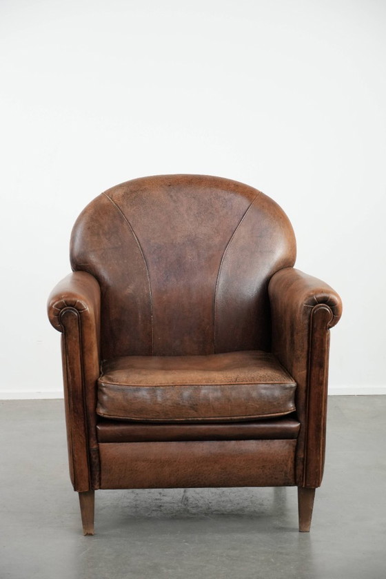 Image 1 of Vintage schapenleren fauteuil met een karaktervolle uitstraling