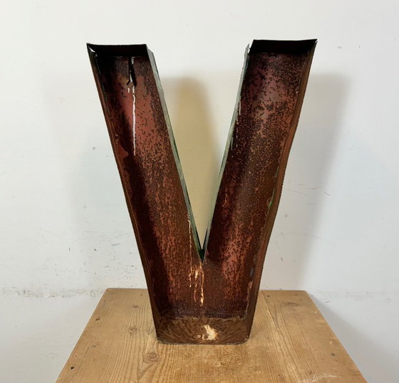 Image 1 of Grande lettera V in ferro verde vintage per facciata, anni '70