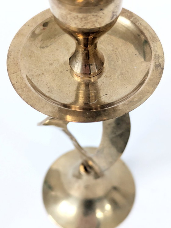 Image 1 of Set van 3 vintage messing kandelaars uit het midden van de 20e eeuw, verschillend van vorm met gedraaide en torsade-details.