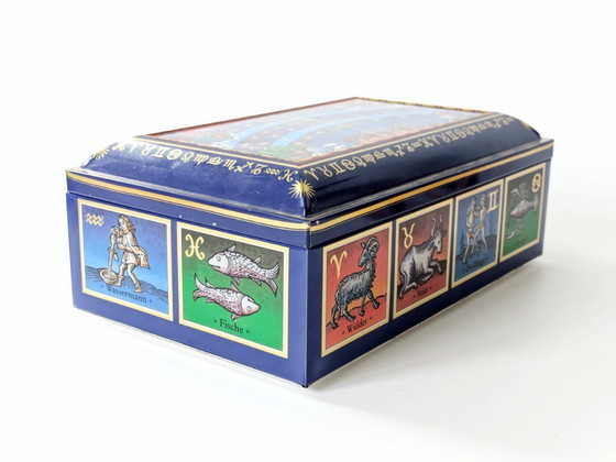 Image 1 of Vintage blikken doos met Duitse dierenriem | Hemels decor uit de jaren 60