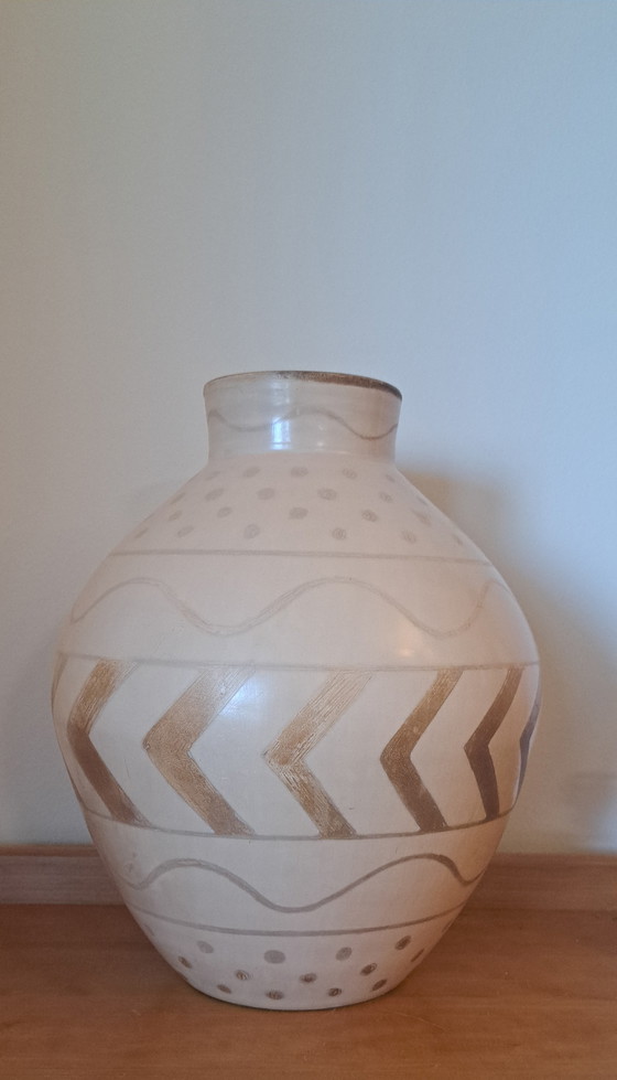 Image 1 of Chulucanas Pottery Vase – Signed by José Sosa (2001) – 28 cm – Peru – Beige & Brown – Collectible Art