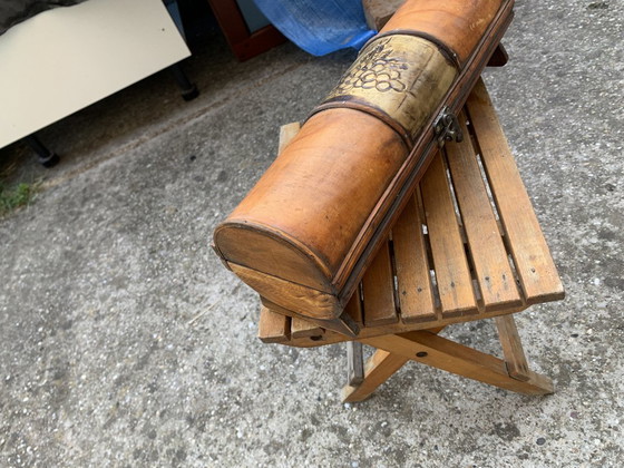 Handbemalter Weinflaschenhalter aus Holz, 2019 – Weinregale (photo 4 of 7)