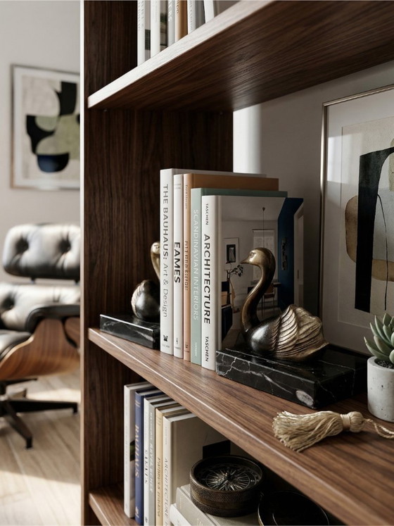 Image 1 of Pair of Art Deco bookends with swans in spelter and black marble – France, 1930s