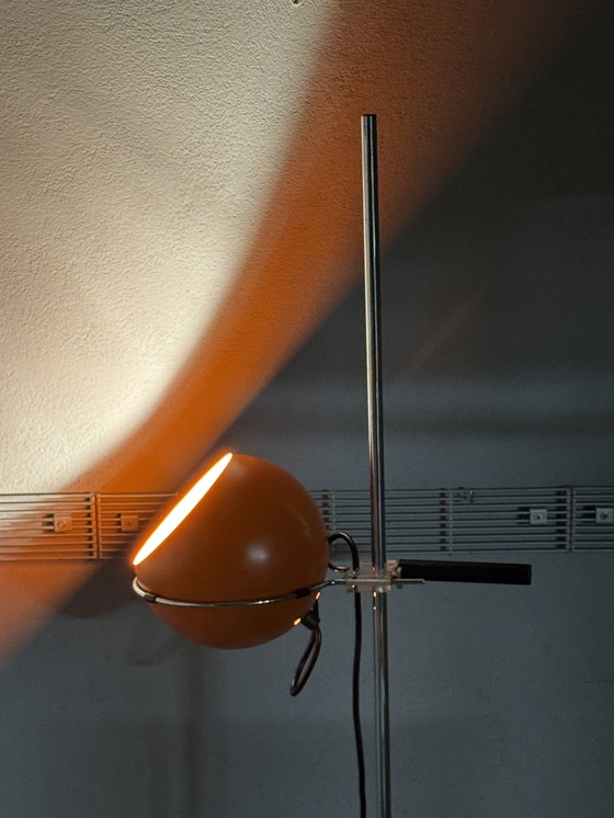Image 1 of Lampada da terra vintage – Gepo / Gerda – paralume sferico in metallo arancione – design Space Age anni '70
