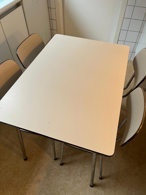 Table et chaises de salle à manger en Formica