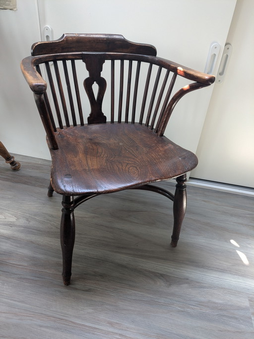 Antique English 'Smokers Bow' Windsor armchair – Elm and ash – England, ca. 1860-1880