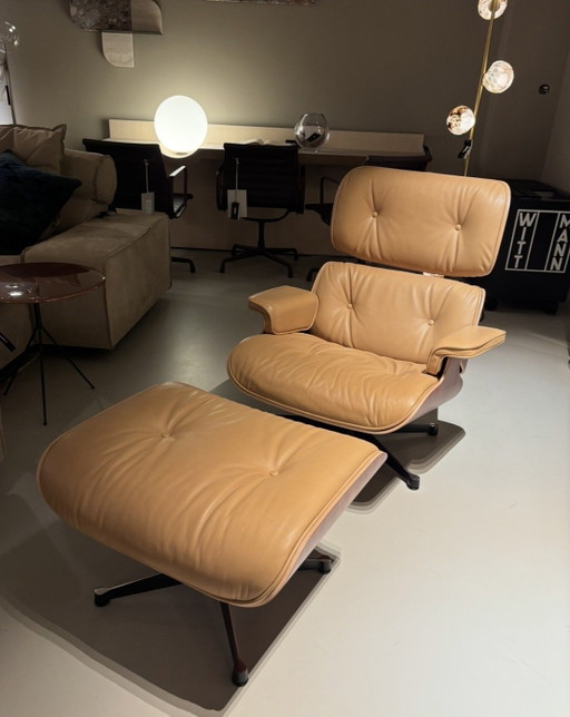 Nwe Vitra Eames Lounge Chair + Ottoman Caramel Natural Leder – fauteuils, Aluminium, Wood (photo 2 of 8)