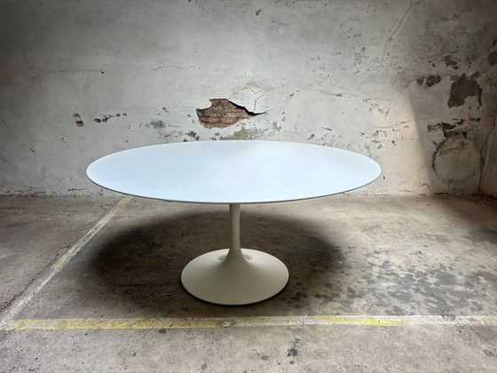 Image 1 of Beautiful Saarinen table by Knoll – 152 cm
