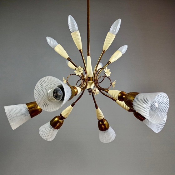 Image 1 of Chandelier twelve-light with Murano glass "Reticello" lampshades. Gilt brass and aluminum frame. Italy, 1950s.